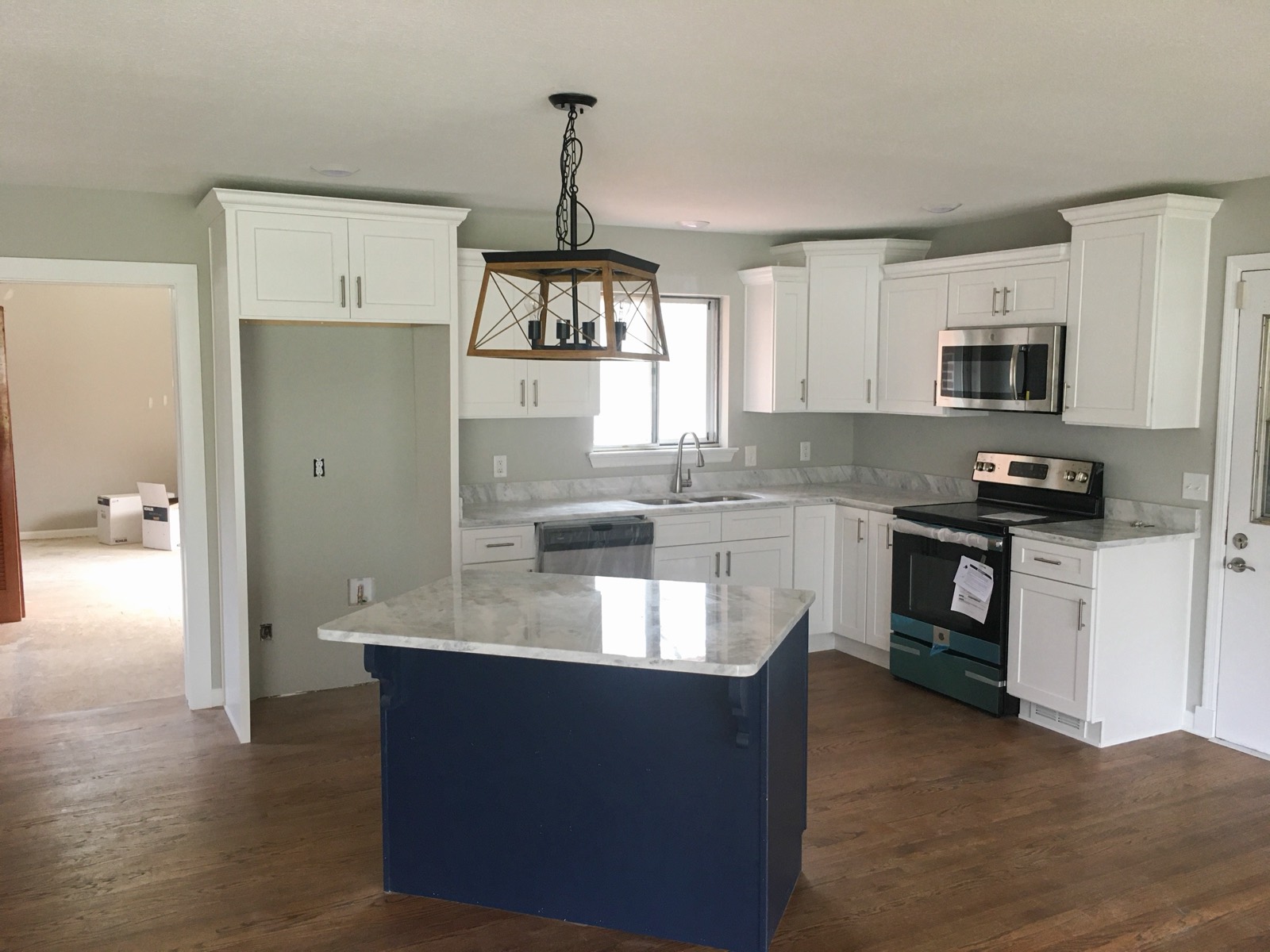 White Shaker with Navy Island