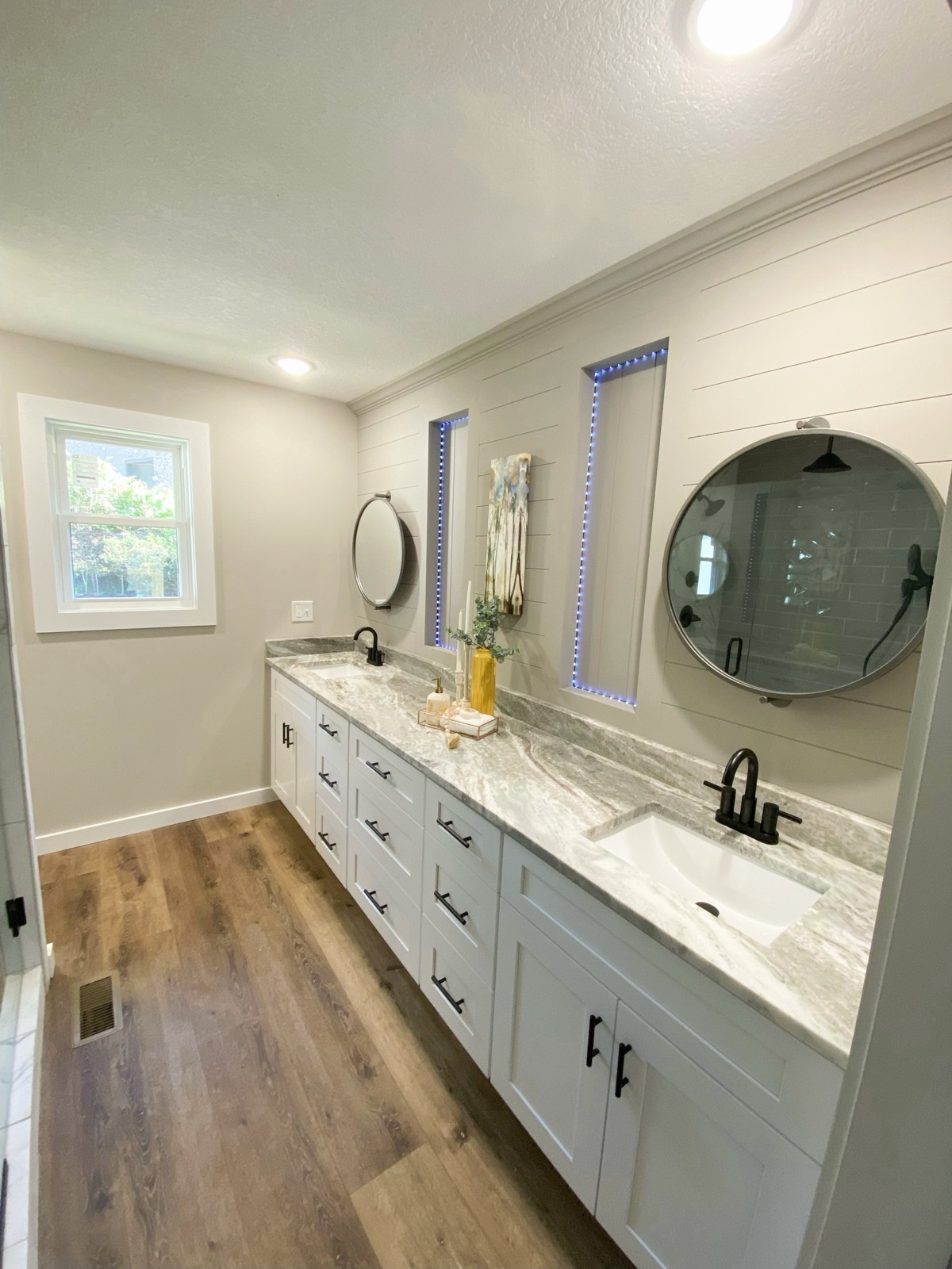 White Bath with Shiplap Accent